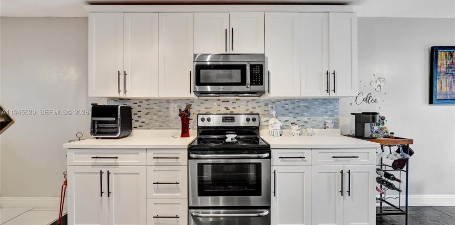 Touwnhouse à Hollywood, Floride 4 chambres, 155.15 m2 № 2001995