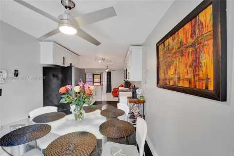 Touwnhouse à vendre à Hollywood, Floride: 4 chambres, 155.15 m2 № 2001995 - photo 14