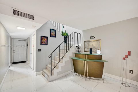 Touwnhouse à vendre à Hollywood, Floride: 4 chambres, 155.15 m2 № 2001995 - photo 28