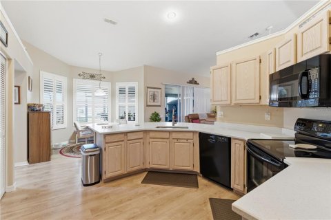 House in Hudson, Florida 3 bedrooms, 193.7 sq.m. № 2134189 - photo 6