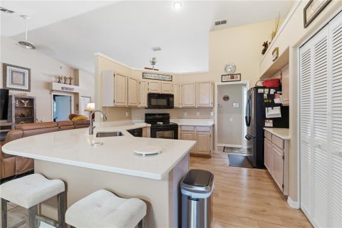 House in Hudson, Florida 3 bedrooms, 193.7 sq.m. № 2134189 - photo 8