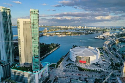 Condominio en Miami, Florida, 1 dormitorio  № 2013548