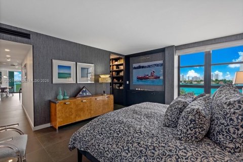 Condo in Miami Beach, Florida, 2 bedrooms  № 2068161 - photo 17