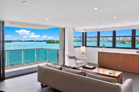 Condo in Miami Beach, Florida, 2 bedrooms  № 2068161