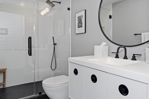 Condo in Miami Beach, Florida, 2 bedrooms  № 2068161 - photo 16