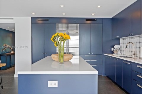 Condo in Miami Beach, Florida, 2 bedrooms  № 2068161 - photo 9