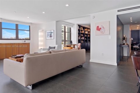 Condo in Miami Beach, Florida, 2 bedrooms  № 2068161 - photo 12