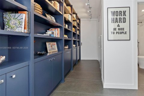 Condo in Miami Beach, Florida, 2 bedrooms  № 2068161 - photo 14