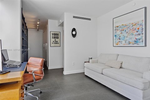 Condo in Miami Beach, Florida, 2 bedrooms  № 2068161 - photo 13