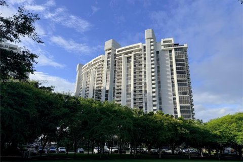 Condo in Miami Beach, Florida, 2 bedrooms  № 2068161 - photo 24