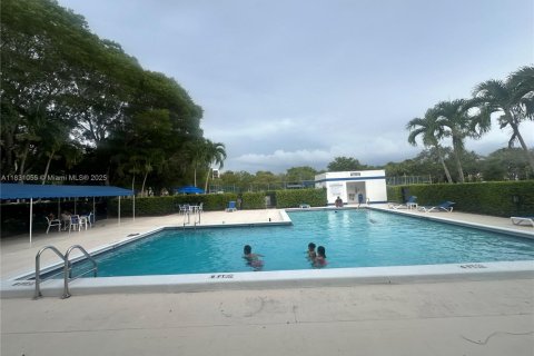 Condo in Weston, Florida, 2 bedrooms  № 1954198 - photo 15