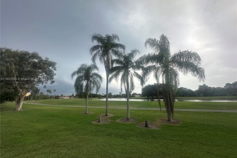 Condo in Weston, Florida, 2 bedrooms  № 1954198 - photo 1