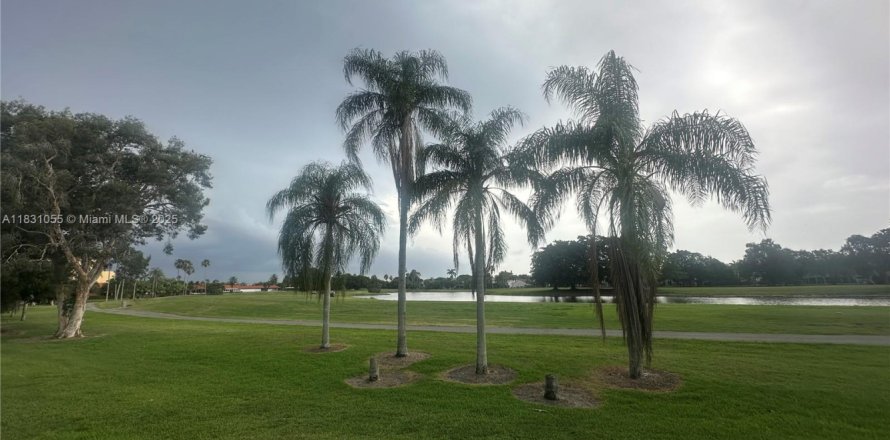 Condo in Weston, Florida, 2 bedrooms  № 1954198