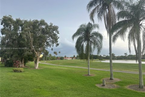 Condo in Weston, Florida, 2 bedrooms  № 1954198 - photo 22