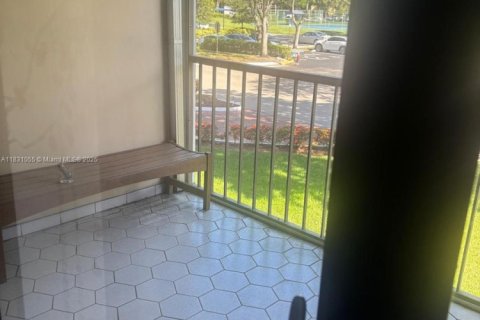 Condo in Weston, Florida, 2 bedrooms  № 1954198 - photo 2