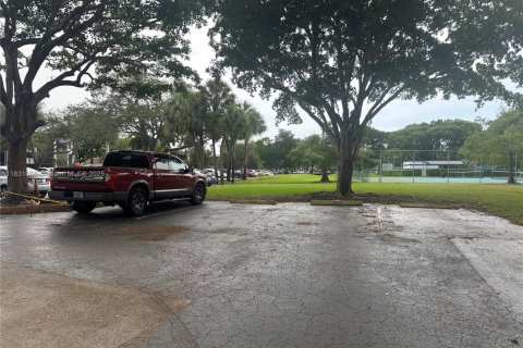 Condo in Weston, Florida, 2 bedrooms  № 1954198 - photo 24