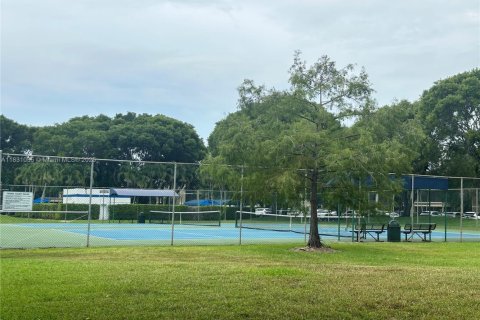Condo in Weston, Florida, 2 bedrooms  № 1954198 - photo 23