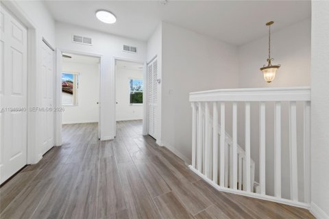 Townhouse in Miramar, Florida 4 bedrooms, 180.14 sq.m. № 2003477 - photo 18