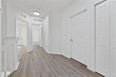 Townhouse in Miramar, Florida 4 bedrooms, 180.14 sq.m. № 2003477 - photo 13