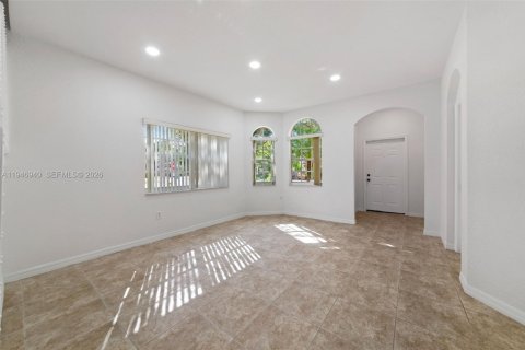 Townhouse in Miramar, Florida 4 bedrooms, 180.14 sq.m. № 2003477 - photo 6