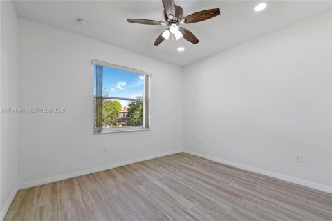 Townhouse in Miramar, Florida 4 bedrooms, 180.14 sq.m. № 2003477 - photo 22