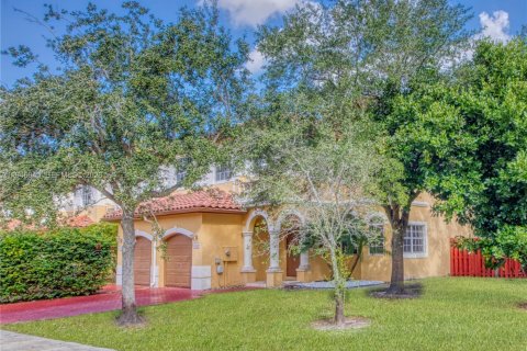 Townhouse in Miramar, Florida 4 bedrooms, 180.14 sq.m. № 2003477