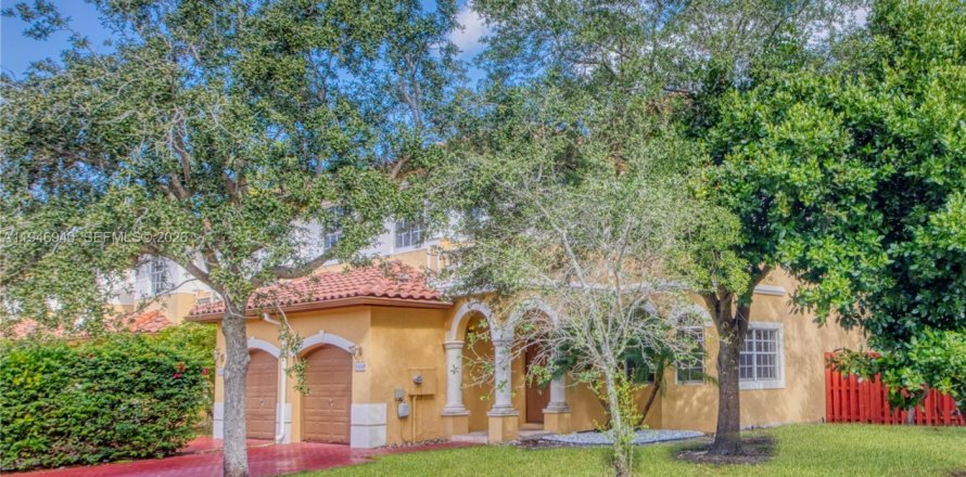 Townhouse in Miramar, Florida 4 bedrooms, 180.14 sq.m. № 2003477