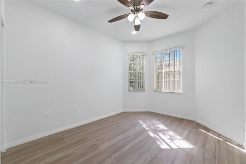 Townhouse in Miramar, Florida 4 bedrooms, 180.14 sq.m. № 2003477 - photo 20