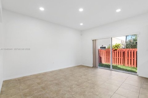 Townhouse in Miramar, Florida 4 bedrooms, 180.14 sq.m. № 2003477 - photo 8