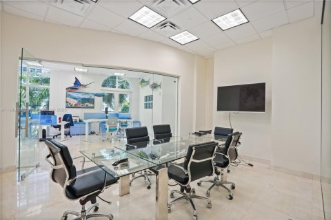 Купить коммерческую недвижимость в Форт-Лодердейл, Флорида № 2012978 - фото 2