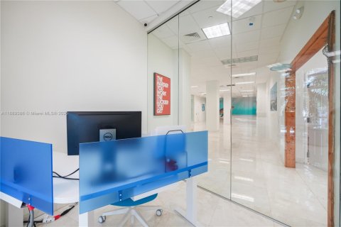 Купить коммерческую недвижимость в Форт-Лодердейл, Флорида № 2012978 - фото 19