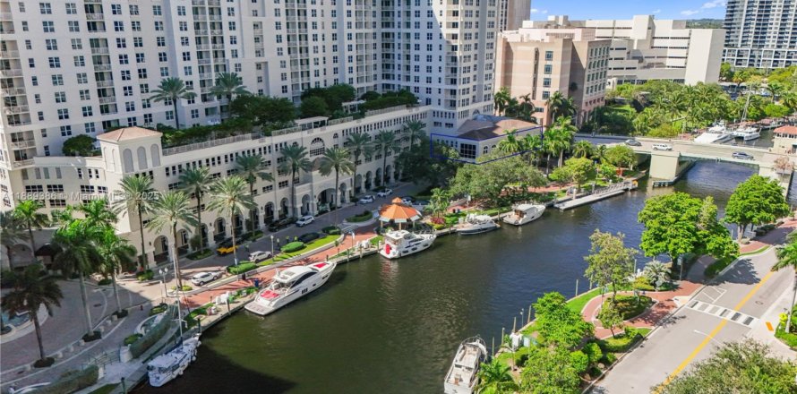 Коммерческая недвижимость в Форт-Лодердейл, Флорида № 2012978