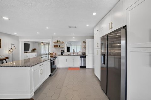 House in Ocala, Florida 3 bedrooms, 165.83 sq.m. № 2259531 - photo 25