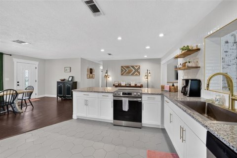 House in Ocala, Florida 3 bedrooms, 165.83 sq.m. № 2259531 - photo 27