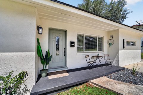 House in Ocala, Florida 3 bedrooms, 165.83 sq.m. № 2259531 - photo 3