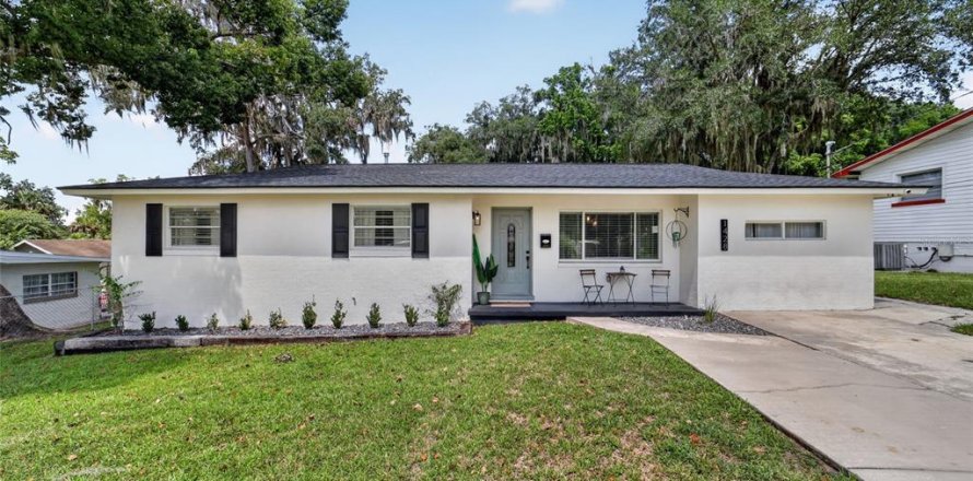 House in Ocala, Florida 3 bedrooms, 165.83 sq.m. № 2259531