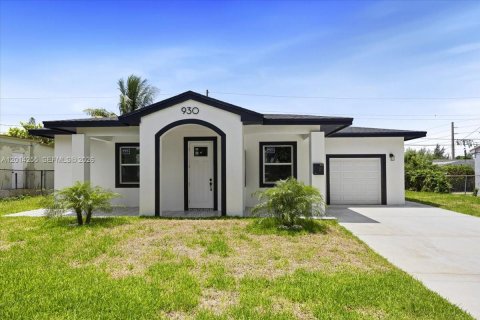 House in West Palm Beach, Florida 4 bedrooms № 2076492 - photo 18