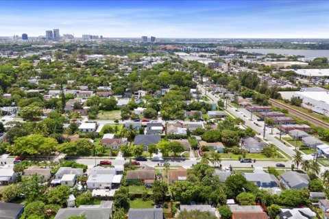 House in West Palm Beach, Florida 4 bedrooms № 2076492 - photo 19