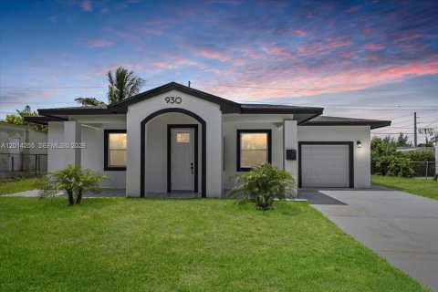 House in West Palm Beach, Florida 4 bedrooms № 2076492 - photo 17