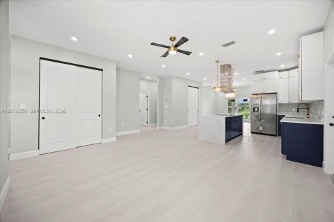 House in West Palm Beach, Florida 4 bedrooms № 2076492 - photo 3