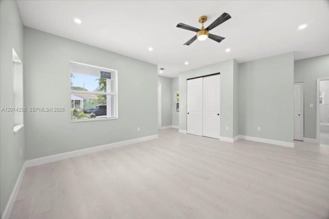 House in West Palm Beach, Florida 4 bedrooms № 2076492 - photo 12