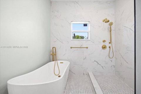 House in West Palm Beach, Florida 4 bedrooms № 2076492 - photo 2