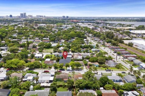 House in West Palm Beach, Florida 4 bedrooms № 2076492 - photo 16