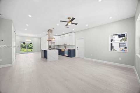 House in West Palm Beach, Florida 4 bedrooms № 2076492 - photo 8