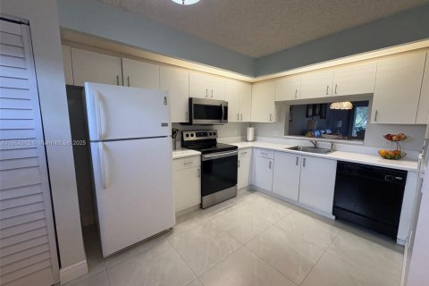 Copropriété à vendre à Pembroke Pines, Floride: 2 chambres, 86.96 m2 № 1872104 - photo 14