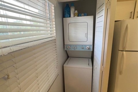 Copropriété à vendre à Pembroke Pines, Floride: 2 chambres, 86.96 m2 № 1872104 - photo 12