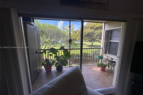 Copropriété à vendre à Pembroke Pines, Floride: 2 chambres, 86.96 m2 № 1872104 - photo 17