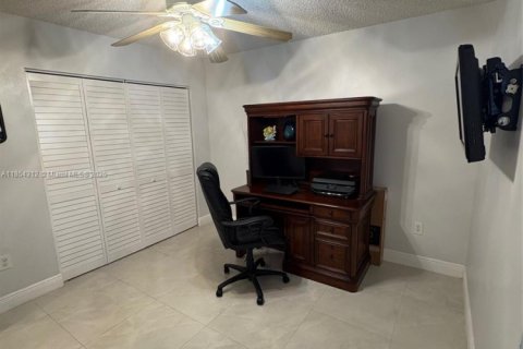 Copropriété à vendre à Pembroke Pines, Floride: 2 chambres, 86.96 m2 № 1872104 - photo 18