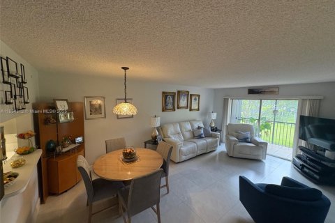 Copropriété à vendre à Pembroke Pines, Floride: 2 chambres, 86.96 m2 № 1872104 - photo 7