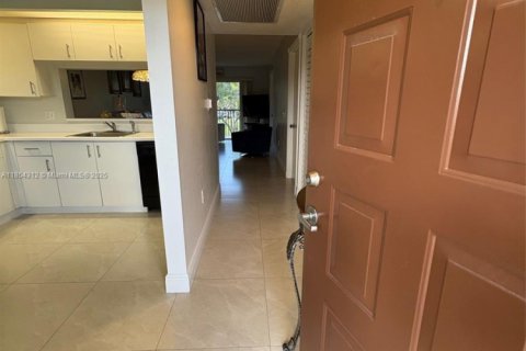 Copropriété à vendre à Pembroke Pines, Floride: 2 chambres, 86.96 m2 № 1872104 - photo 1